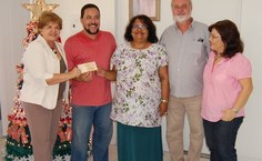 José de Barros (com o cheque) também levou o prêmio como intérprete de Budapeste