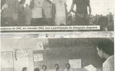 Enio Lins e Thomaz Beltrão (sentados) no corredor da Polícia Federal: prisões