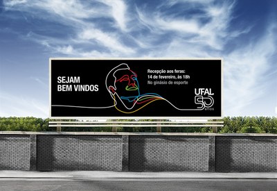 Arte da Ufal no outdoor para recepcionar os feras