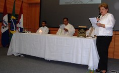 Reitora Ana Dayse fez a leitura de texto bíblico durante a Missa de Ação de Graças