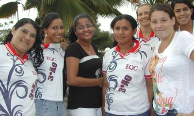 À direita, Martha esperava com as amigas da escola o resultado do vestibular em Arapiraca