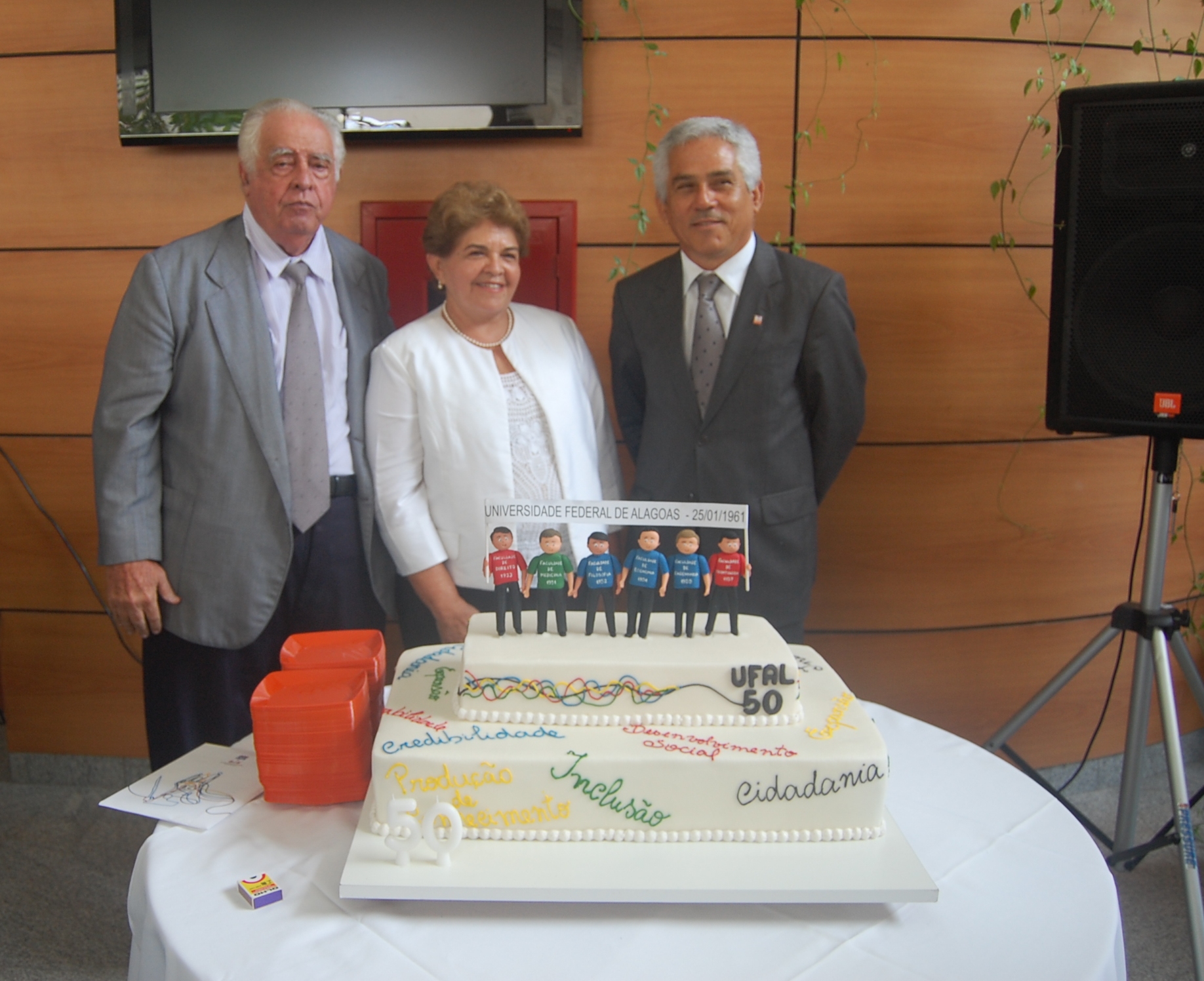 Reitora Ana Dayse, vice-reitor Eurico Lôbo e Fernando Gama, reitor honorário