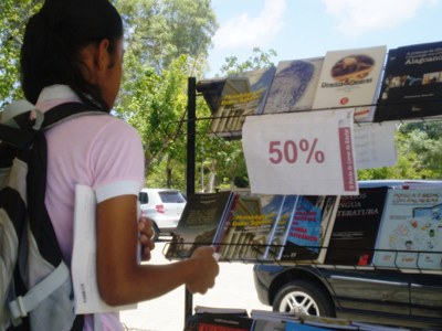 Visite o Feirão de Livros na Praça de Conveniência