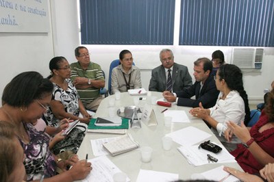 Ingresso dos alunos que não concluíram ano letivo na universidade é discutido em reunião. Foto: Valdir Rocha