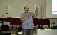 A segunda palestra foi proferida pelo profº Laércio Pereira, do CEV