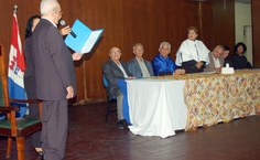 Emocionado, Dirceu Lindoso agradeceu ao ICS e contou com muita propriedade como foi o nascimento da Ufal