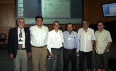 Prof. Eduardo Nobre, segundo à esquerda, com pesquisadores do LCCV