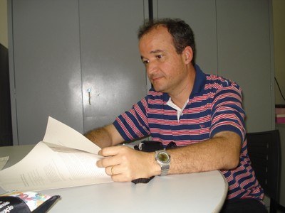 Prof. Almir Guimarães desenvolve projetos na área de Modelagem em Redes de Computadores | nothing