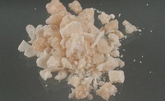 O crack vicia rapidamente e tem efeito devastador sobre a saúde do usuário