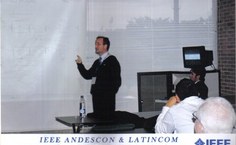 Prof. Almir Guimarães, de Ciência da Computação do Campus Arapiraca, apresentando trabalho em Bogotá