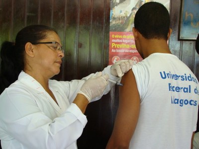 Além de atender a 100% dos funcionários do HU, a campanha de vacinação atenderá a população de 25 de abril a 13 de maio