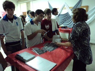 Os jovens podem conhecer um pouco sobre a carreira que pretendem seguir