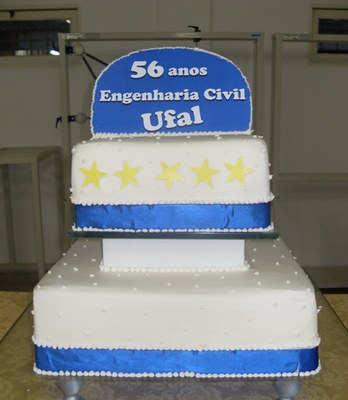 Bolo de 56 anos do curso