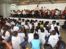 Orquestra da Ufal realiza concerto para alunos de escola pública