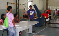 Servidores e estudantes dos cursos de Direito e Educação Física votaram no ginásio