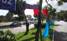 Candidatos espalharam bandeiras e cartazes no campus