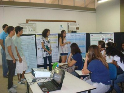 Alunos do curso Eng. Ambiental apresentando trabalhos técnicos