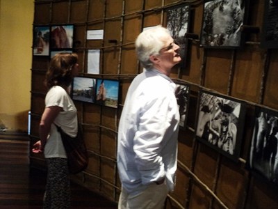 Profª Maria Luísa Garcia e o Prof. Eugênio Araújo conhecendo as salas de exposição do Museu Théo Brandão