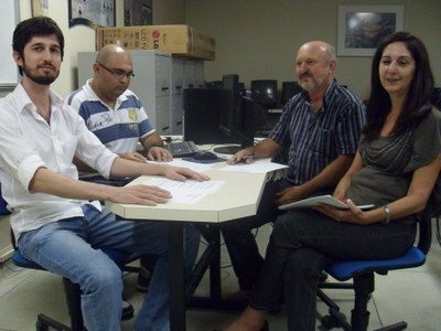 Grupo de trabalho coordenado pelo Prof Enildo (de camisa com listras verticais)