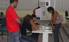 Alunos de Geografia estão voltando no auditório do IGDEMA