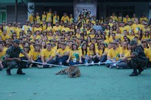 Rondonistas do Brasil todo no Centro de Treinamento da Selva, em Manaus, com a mascote do Exército