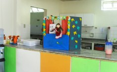 Teatro de fantoches na cantina, para estimular as crianças a experimentar novos sabores