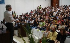 Visita de Caco Barcelos pelo Diálogo Universitário, foi um dos marcos da empresa nesses quatro anos