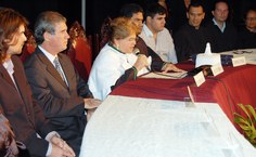 Reitora Ana Dayse Dorea parabeniza os formandos pela conquista