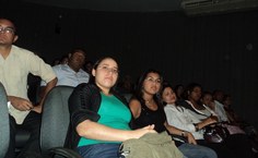 Público atento à consagração do jovem poeta