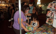 Muita movimentação nos estandes de livros infantis