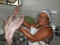 Preparo da carne de jacaré para as apetitosas receitas