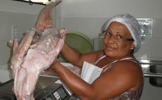 Preparo da carne de jacaré para as apetitosas receitas