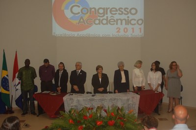 Na mesa de abertura, representantes dos subeventos do Congresso Acadêmico