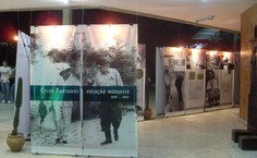 Exposição no hall da Reitoria