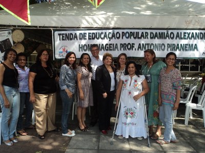 Reitora Ana Dayse esteve presente na abertura da Tenda