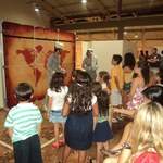 Túnel do Livro encanta crianças e adultos na Bienal Internacional do Livro