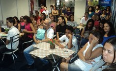 Espaço lotado para acompanhar as dicas dos chefs