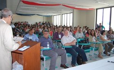Público lota auditório do campus