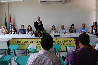 Reitor e equipe de gestão prestigiaram abertura da jornada