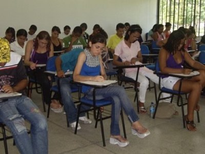 Turma de alunos dos cursos de línguas no Campus Maceió