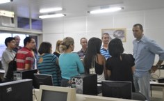 Professor José Roberto visita o curso de Levantamento Bibliográfico no PubMed