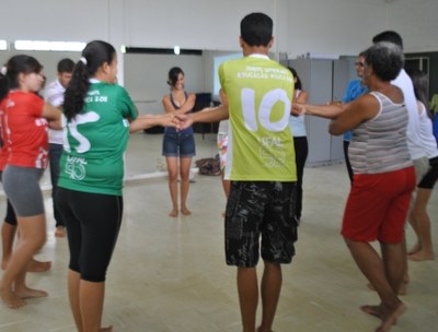 Moradores de bairros próximos à Ufal foram estimulados a ter autopercepção dos movimentos corporais