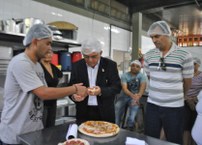 Momento de degustação no curso de pizza