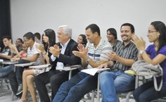 Aula de Introdução ao Espanhol: apresentação de trabalhos finais