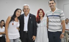 Reitor, José Roberto e duas monitoras de espanhol