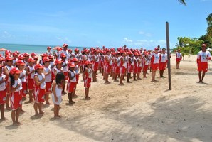 Alunos de Nutrição avaliam crianças do Projeto Golfinho