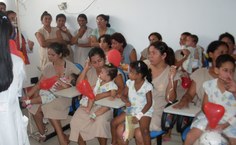 Mães das crianças hospitalizadas também encontram mais alívio com a alegria dos enfermeiros