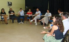 Equipe se apresenta aos professores dos cursos de Artes