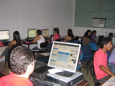 Aula no Centro de Inclusão Digital do Campus Maceió