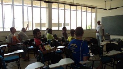 As aulas presenciais acontecem aos sábados nos quatro polos do curso